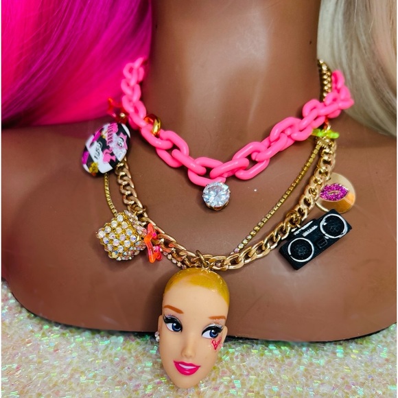 Barbie Necklace - Picture 1 of 10